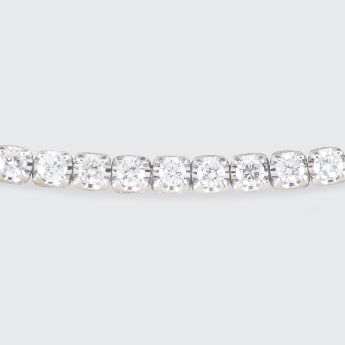 3.08ct Diamond Tennis Bracelet in 9ct White Gold set in a slight illusion claw setting.