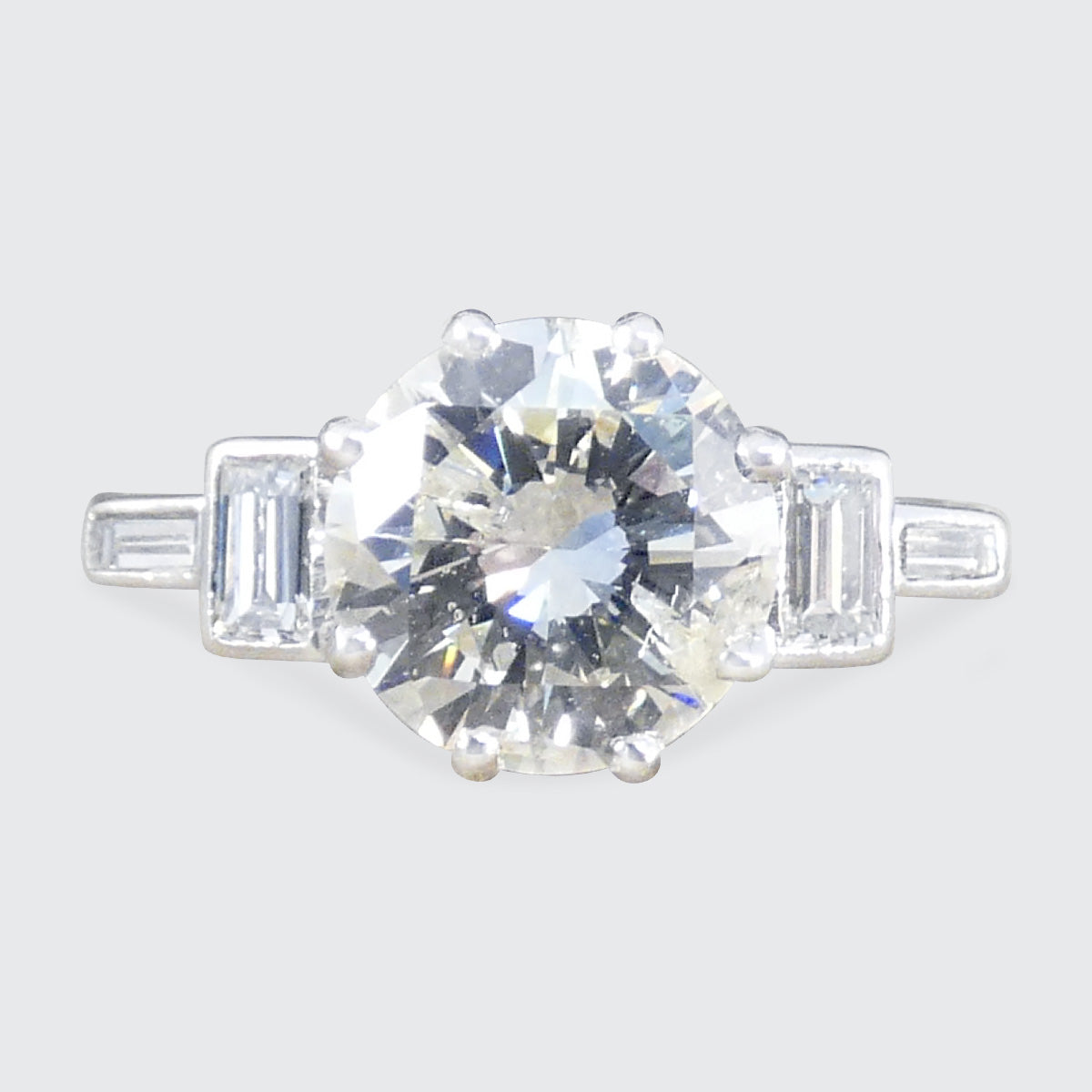 Vintage Diamond engagement ring in platinum.