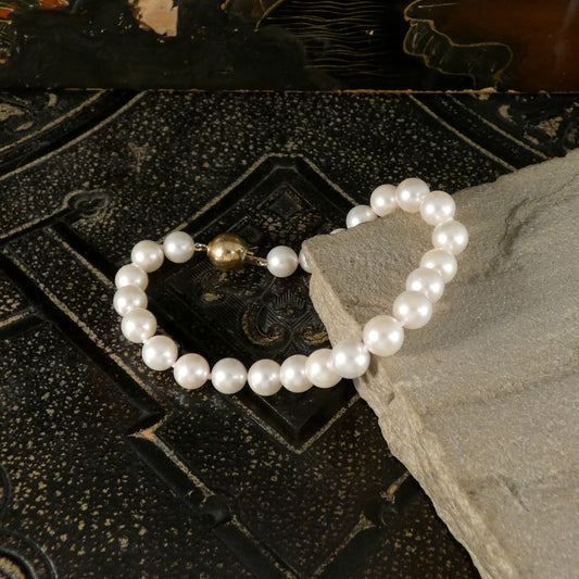 Akoya Cultured White Pearl Bracelet with 9ct Yellow Gold Clasp showing a gorgeous lustre.