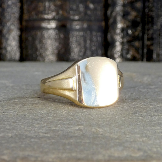 Vintage 18ct Yellow Gold Solid Signet Ring side view showing the plain face with a slight chunk detail on the shoulder.