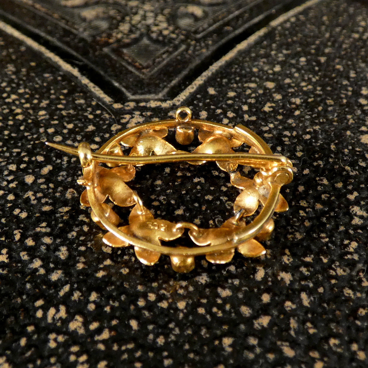 Back of 15ct Yellow Gold antique brooch.