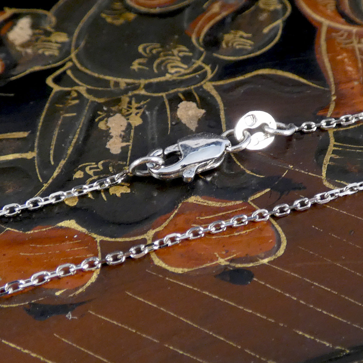 Secure lobster clasp in 18ct white gold on a diamond cut trace chain.