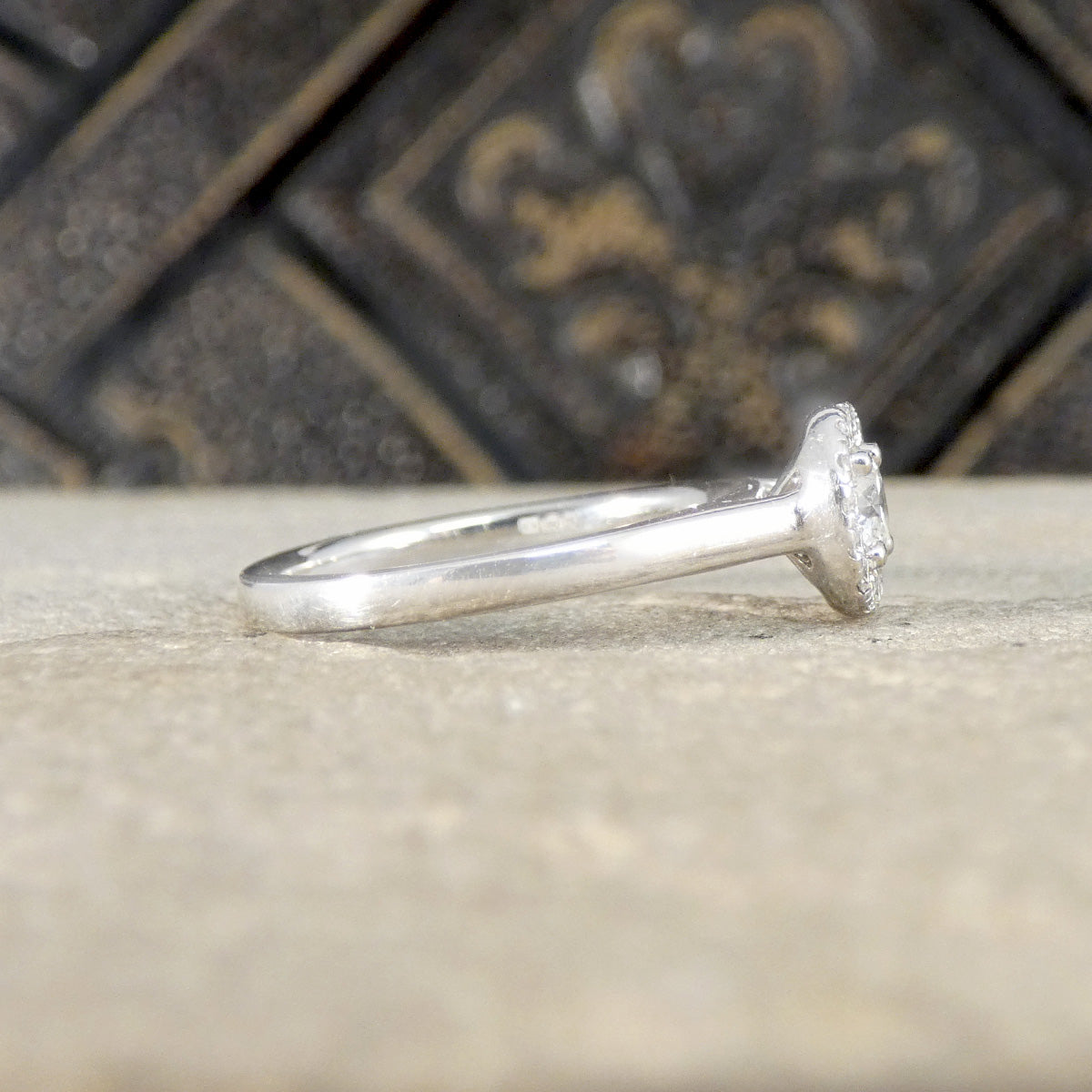 Platinum ring with wedfit design