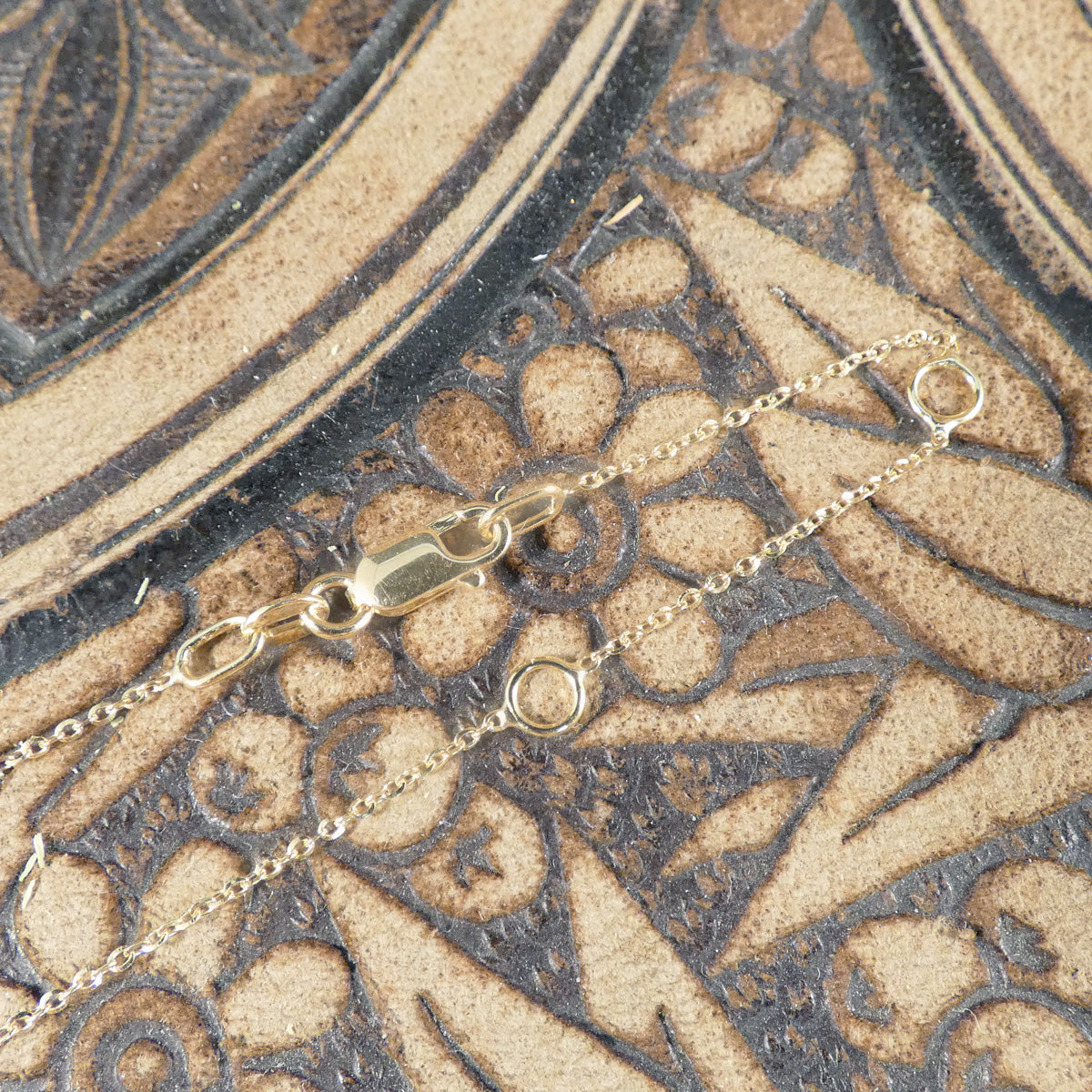 Diamond cut trace chain in 18ct yellow gold with three length options of 16", 17" and 18" with a secure lobster clasp.