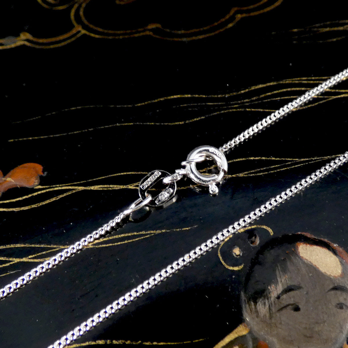 18ct white gold curb chain with bolt ring clasp.