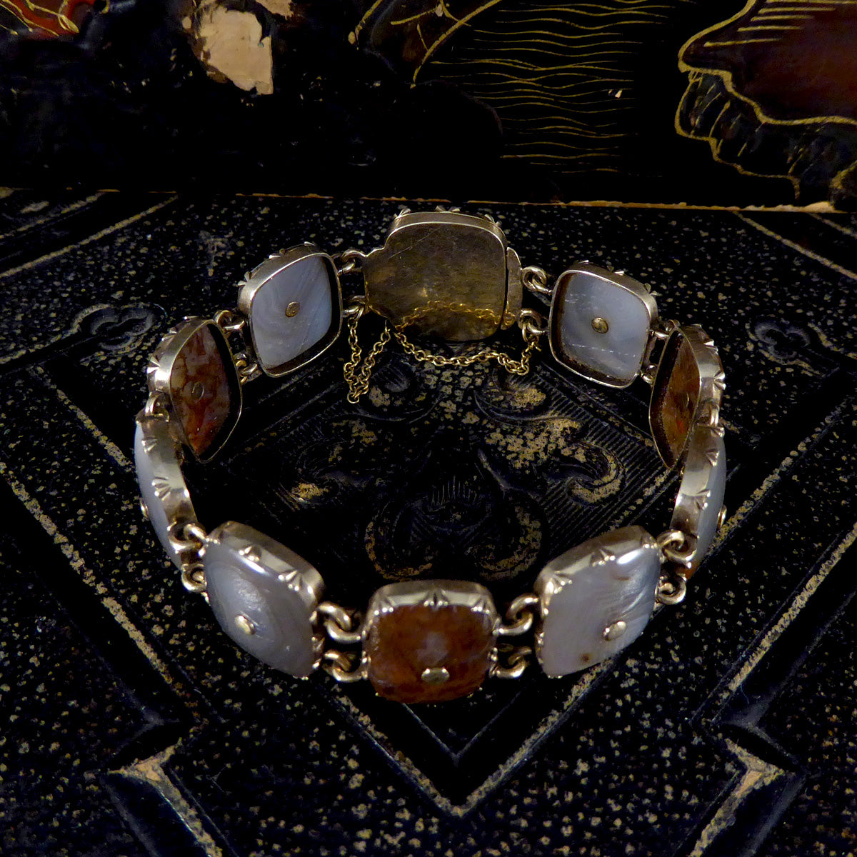 Early Victorian Agate Link Bracelet in Yellow Gold