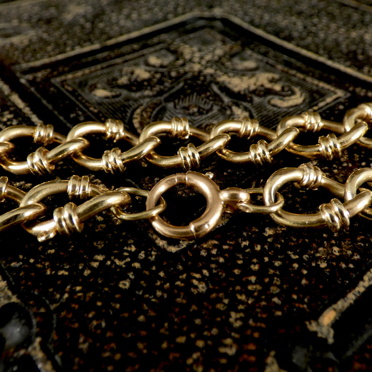 Vintage Fancy Link Bracelet in 9ct Yellow Gold showing close up of link and antique clasp.