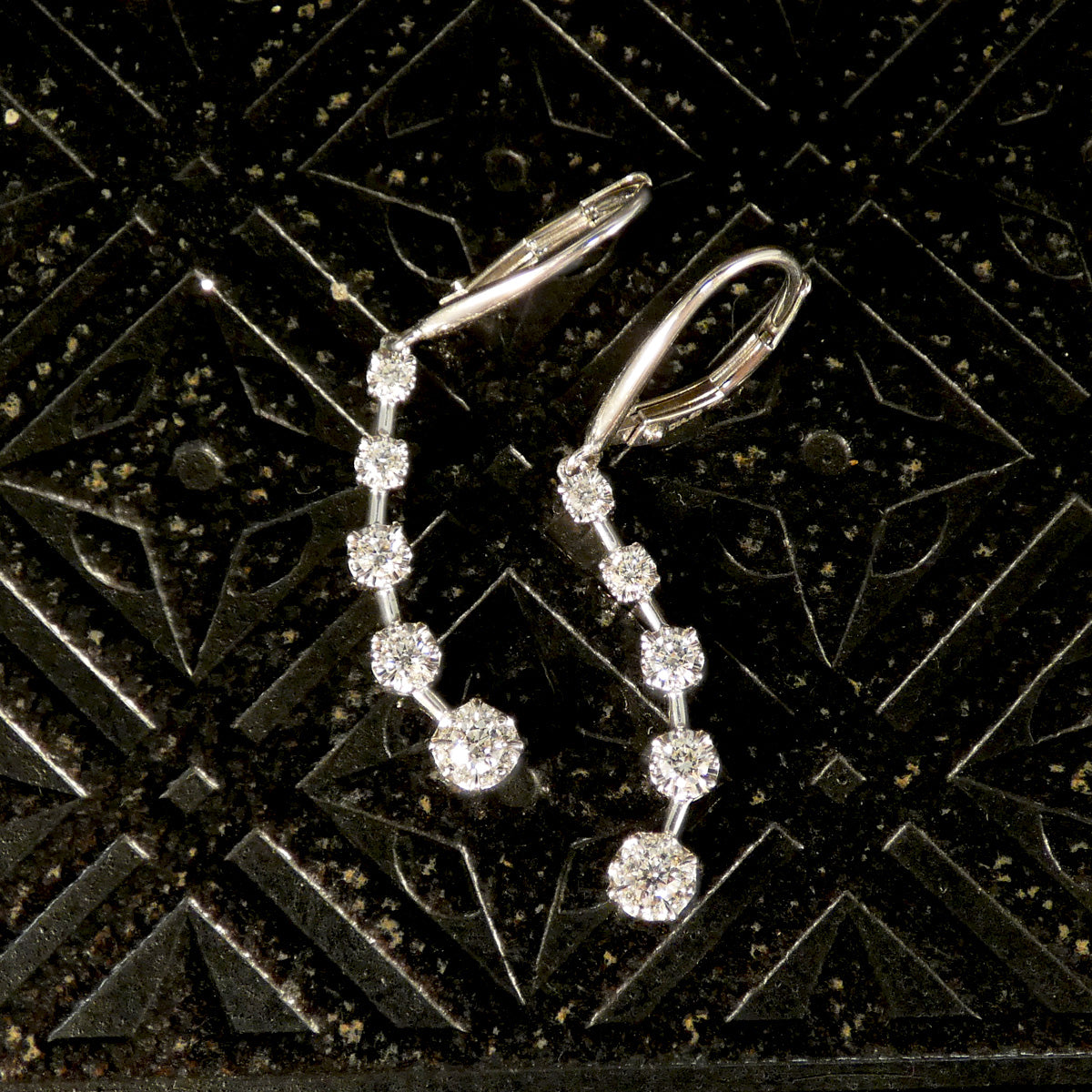 Graduated Diamond Drop Earrings in 18ct White Gold with Lever Backs - Wharfedale Antiques