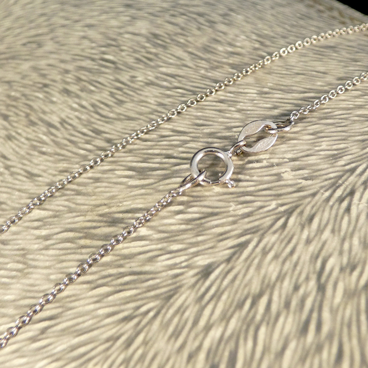 18ct White Gold trace chain with bolt claps.
