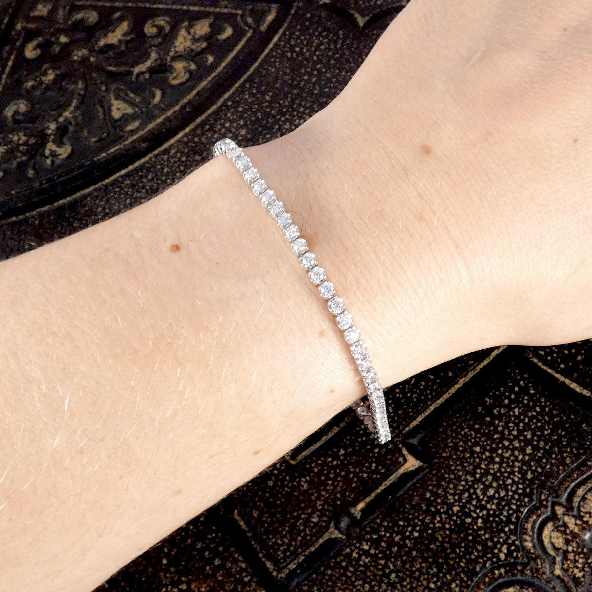 Classic 2.00ct Brilliant Cut Diamond Tennis Bracelet in Platinum