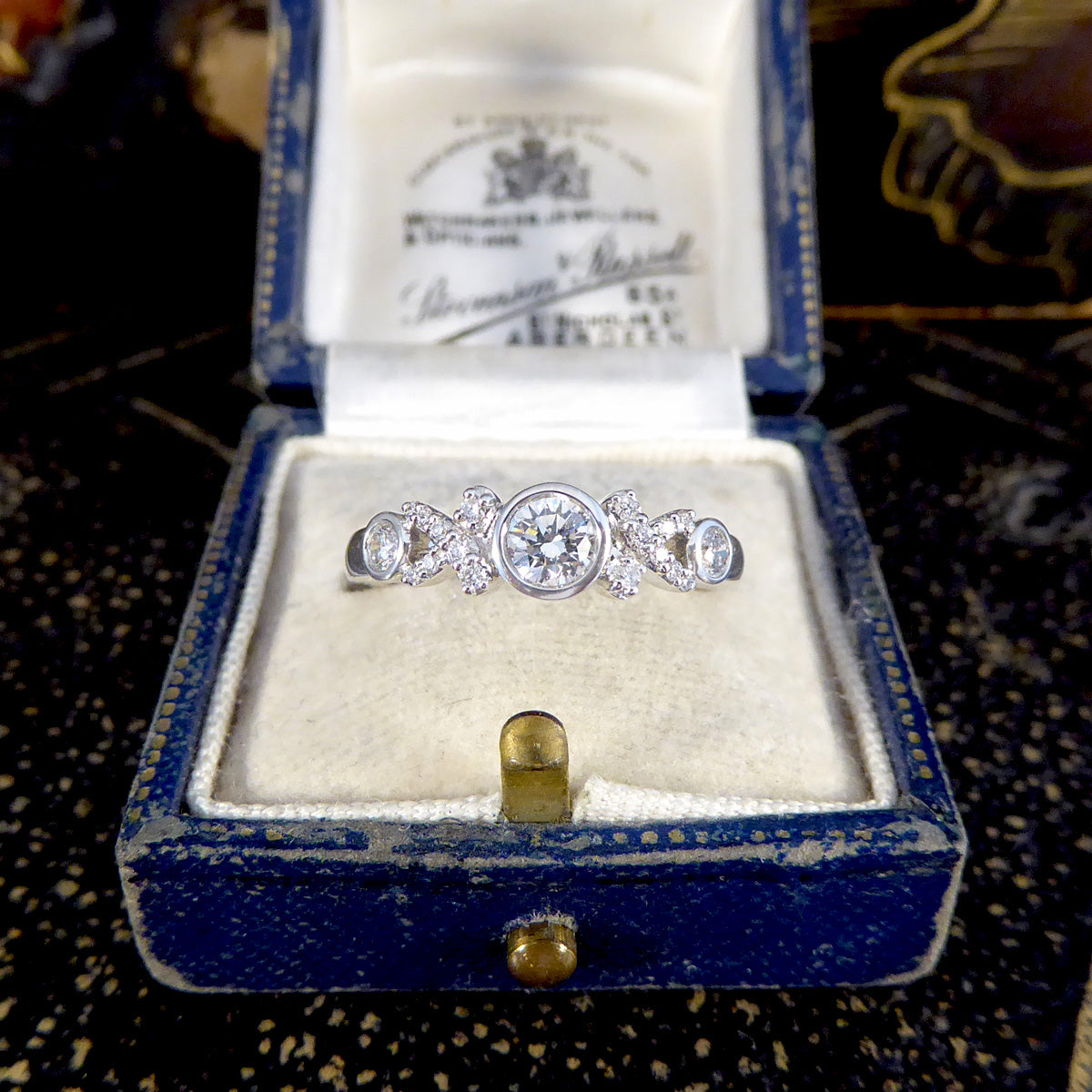Diamond set Hugs and Kisses Ring in 18ct White Gold - Wharfedale Antiques