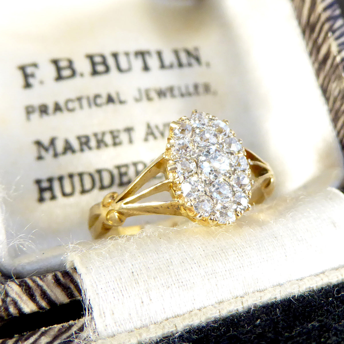 Antique Late Victorian Diamond Oval Cluster in 18ct Yellow Gold - Wharfedale Antiques