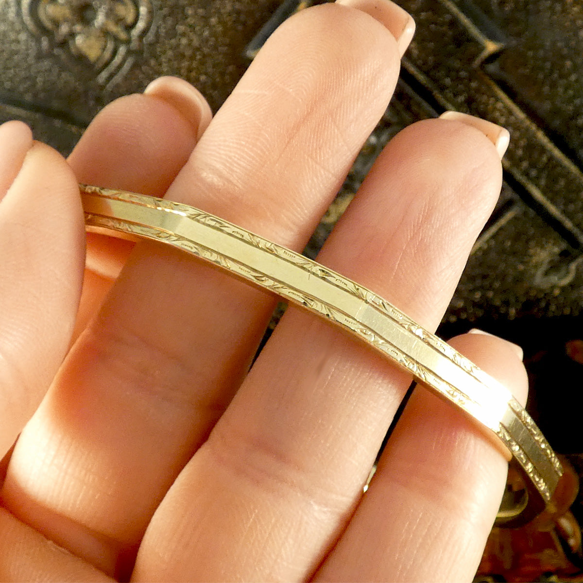C1928 Detailed 9ct Yellow Gold Solid Slave Bangle - Wharfedale Antiques