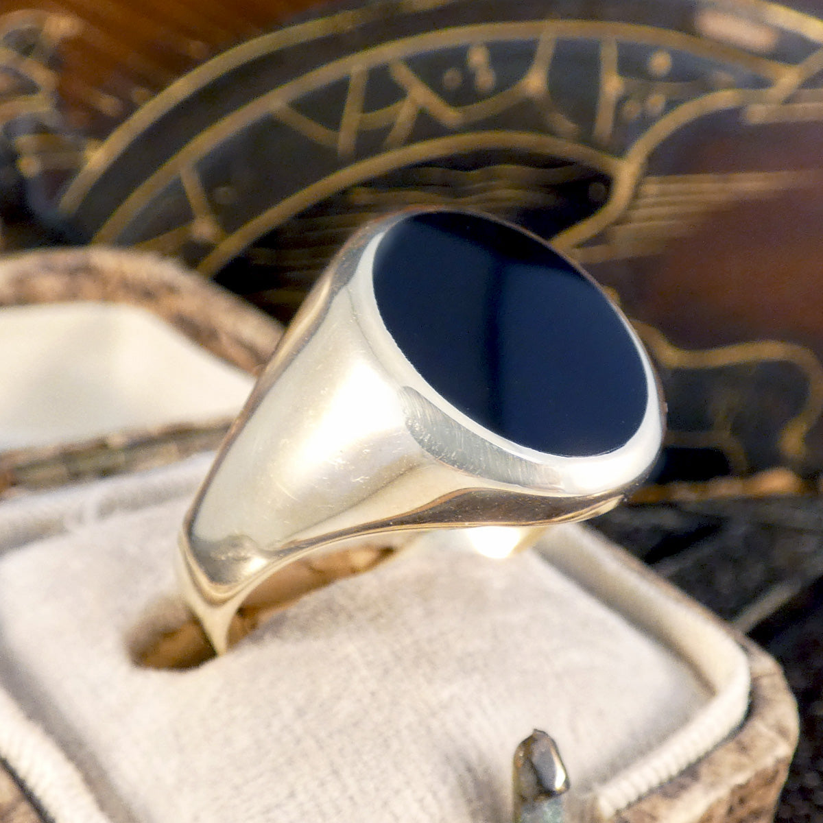 Oval Faced Onyx Set Signet Ring in 9ct Yellow Gold - Wharfedale Antiques