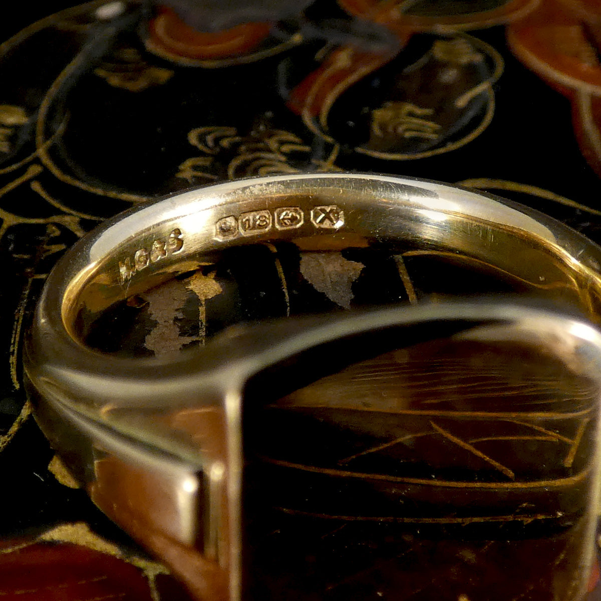 Full English hallmark shown in the back of the 18ct Yellow Gold band with Birmingham stamp.
