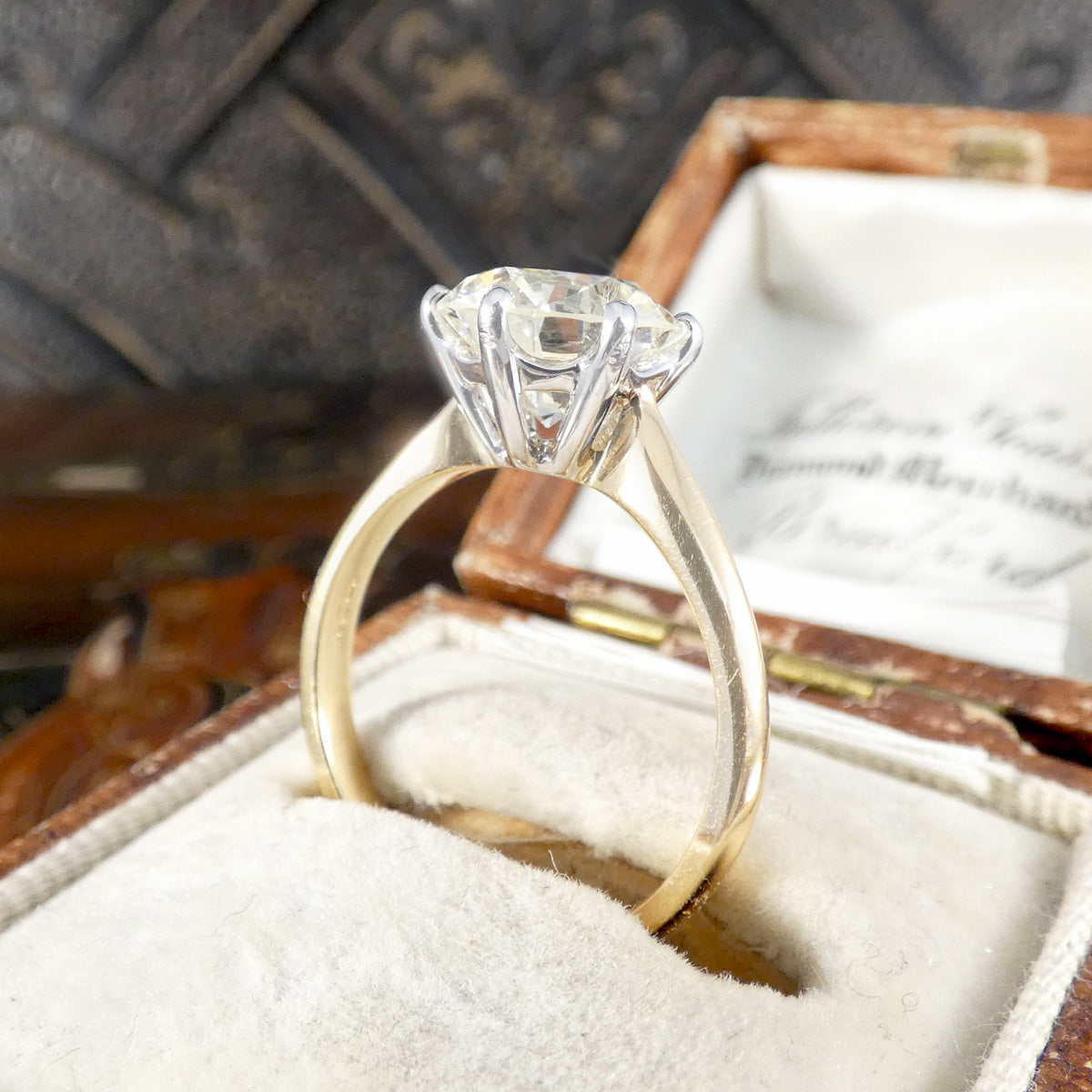 Diamond engagement ring in 18ct yellow gold