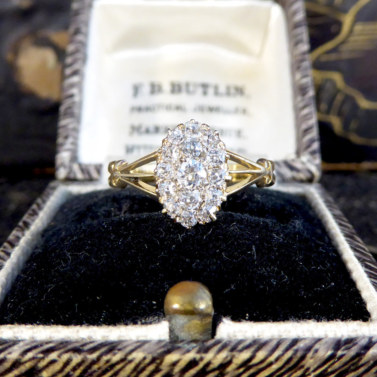 Antique Late Victorian Diamond Oval Cluster in 18ct Yellow Gold - Wharfedale Antiques