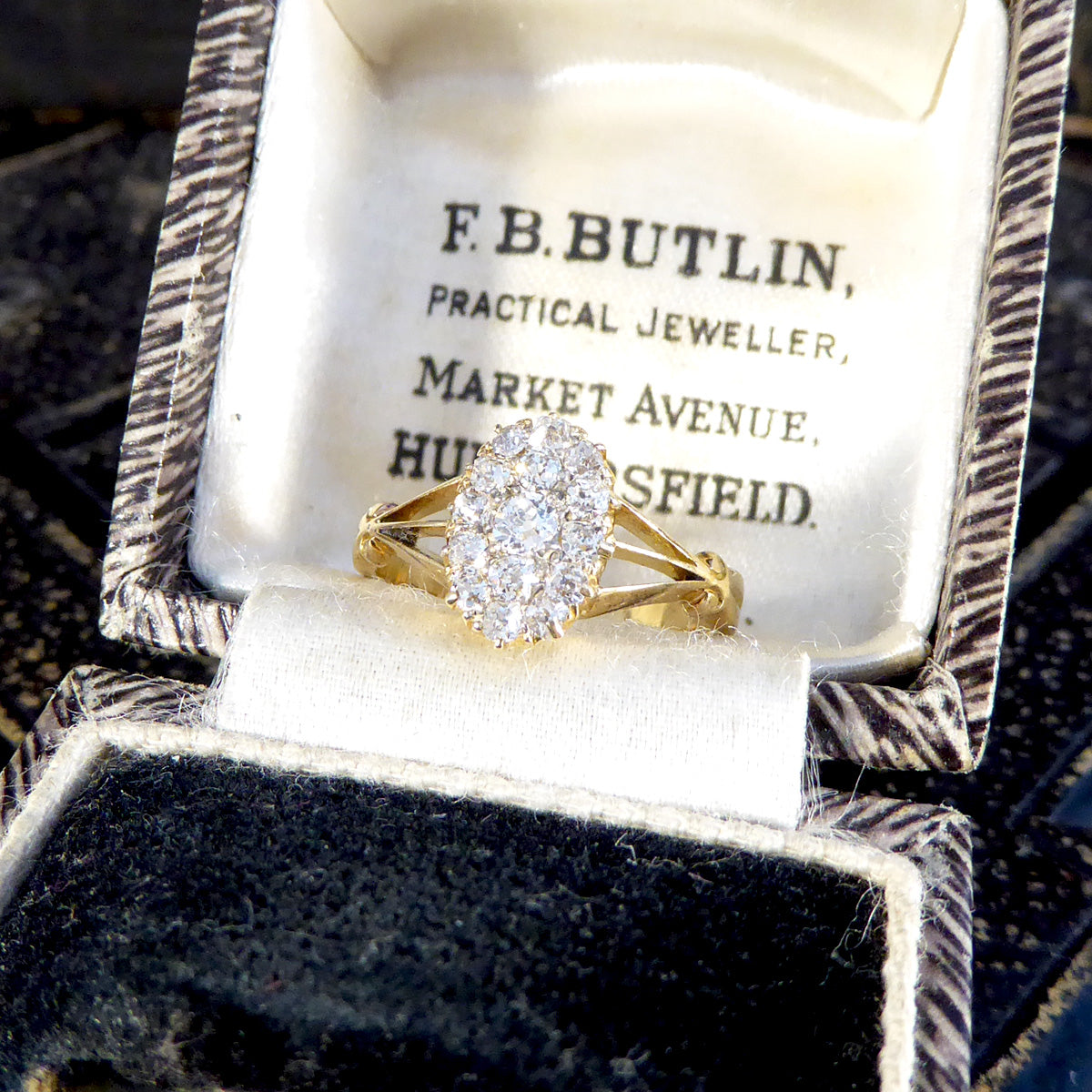 Antique Late Victorian Diamond Oval Cluster in 18ct Yellow Gold - Wharfedale Antiques