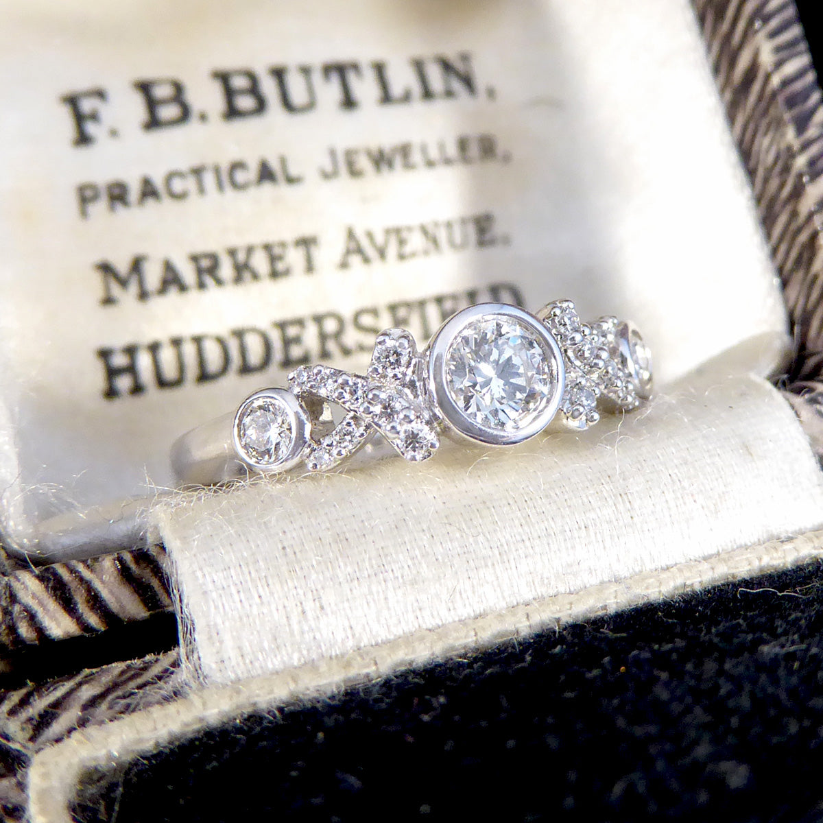 Diamond set Hugs and Kisses Ring in 18ct White Gold - Wharfedale Antiques