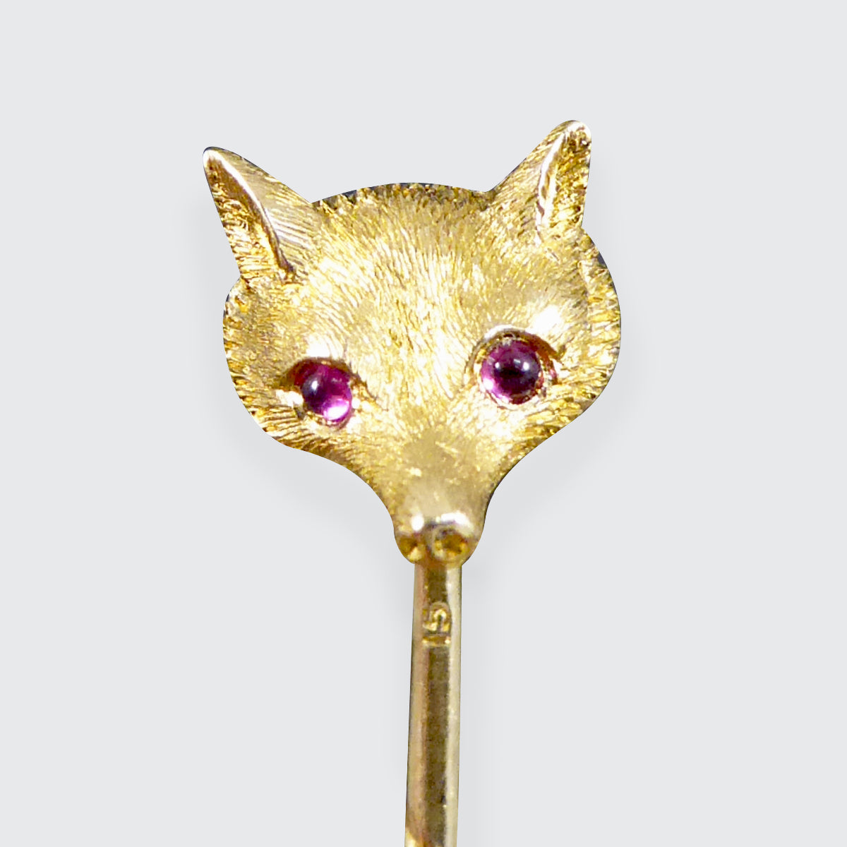 18ct Yellow Gold Edwardian Fox Head 15ct Yellow Gold Pin with Cabochon Ruby set Eyes