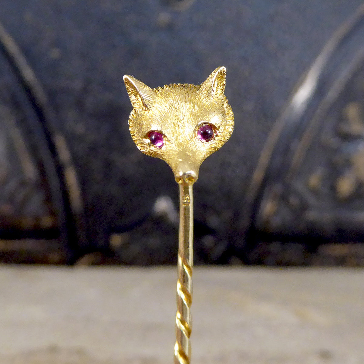 18ct Yellow Gold Edwardian Fox Head 15ct Yellow Gold Pin with Cabochon Ruby set Eyes