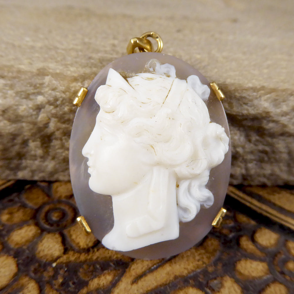 Edwardian French Marked Hard Stone Cameo Pendant in Gold