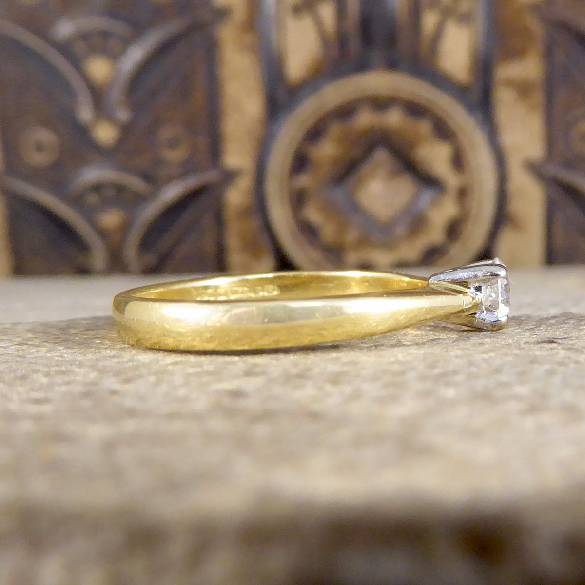 Classic and Dainty 0.25ct Diamond Solitaire Engagement Ring in 18ct Yellow Gold