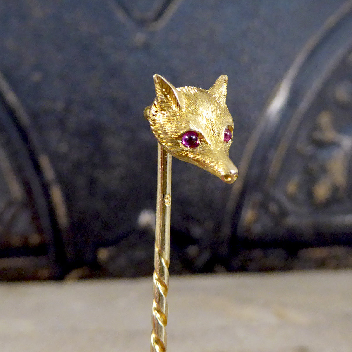 18ct Yellow Gold Edwardian Fox Head 15ct Yellow Gold Pin with Cabochon Ruby set Eyes