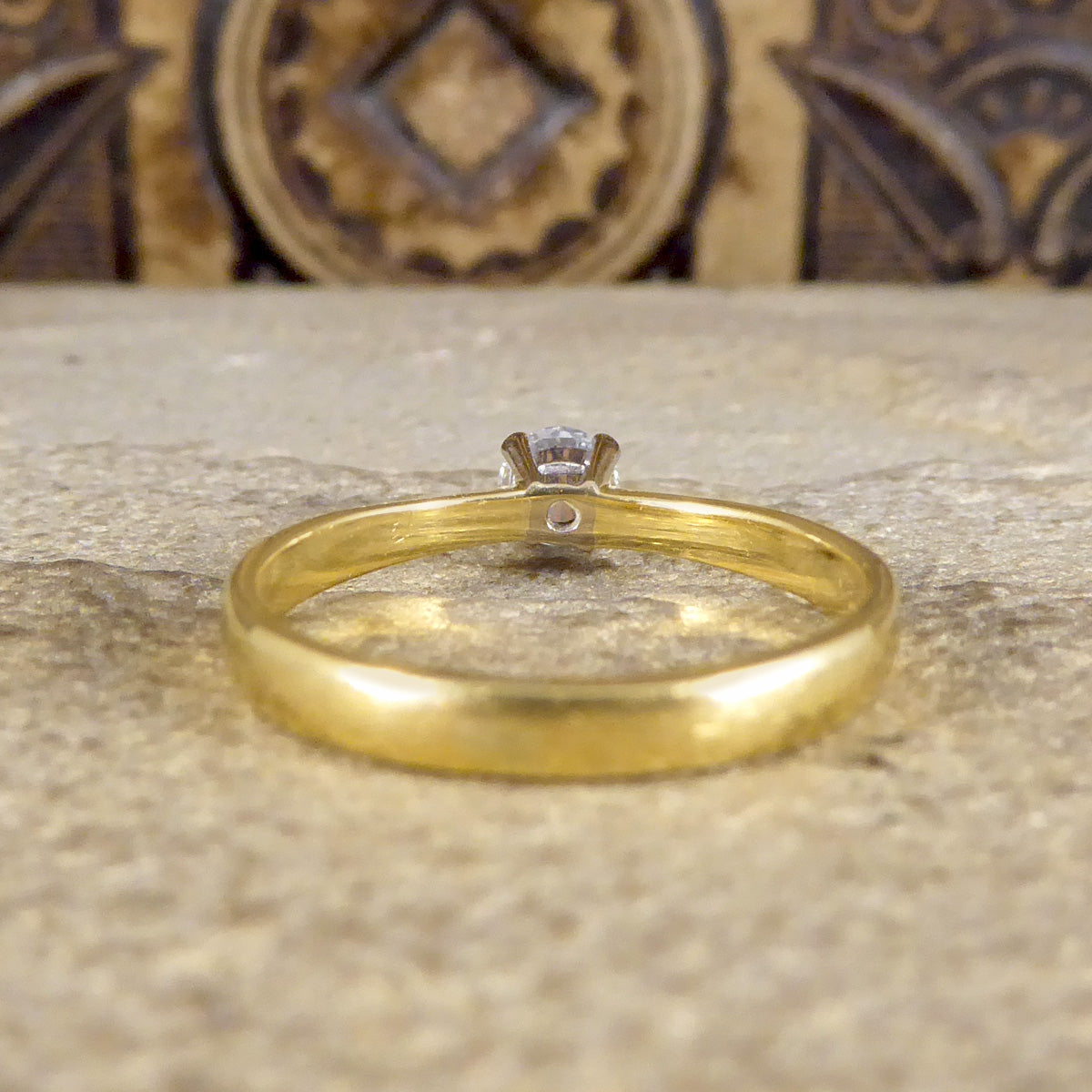 Classic and Dainty 0.25ct Diamond Solitaire Engagement Ring in 18ct Yellow Gold