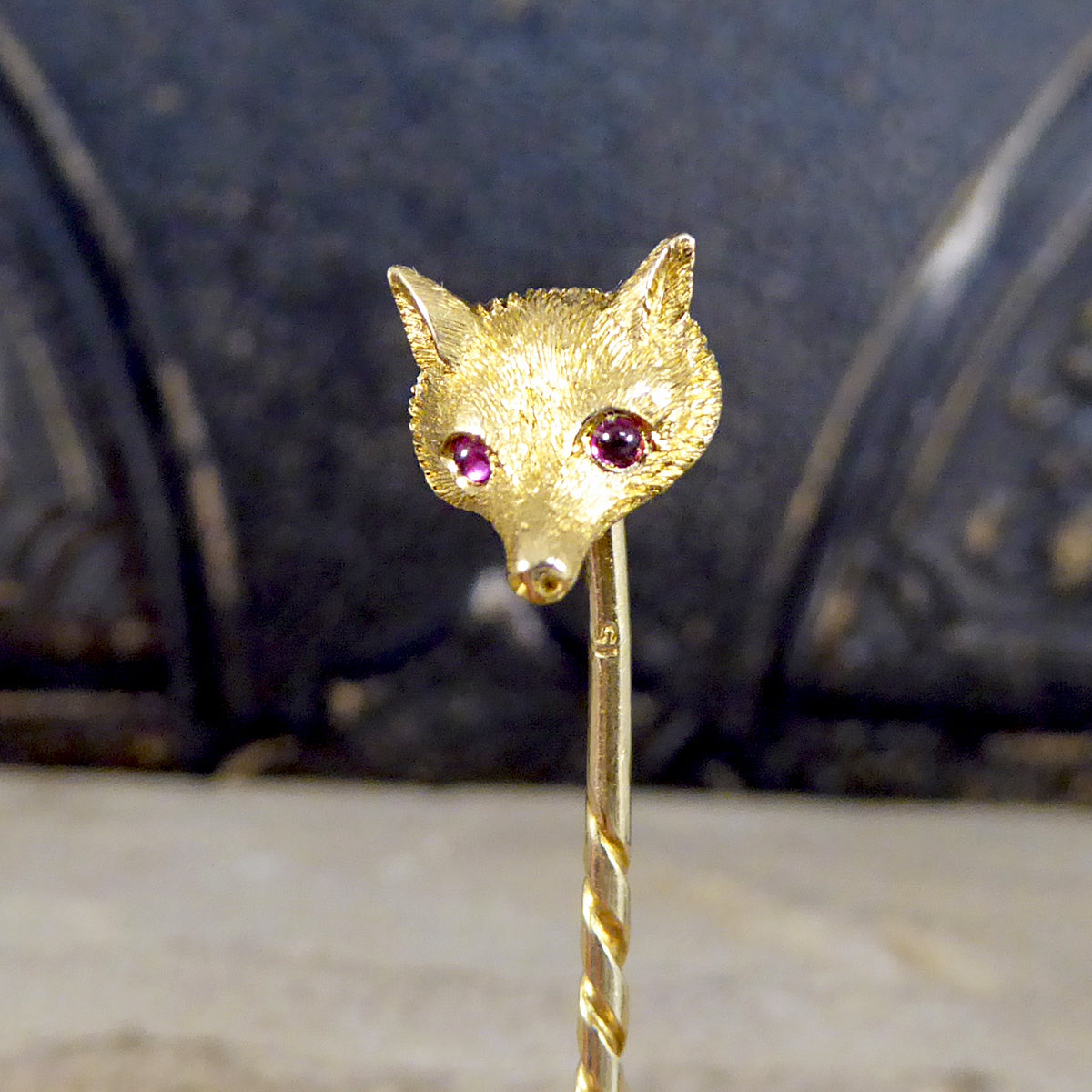 18ct Yellow Gold Edwardian Fox Head 15ct Yellow Gold Pin with Cabochon Ruby set Eyes