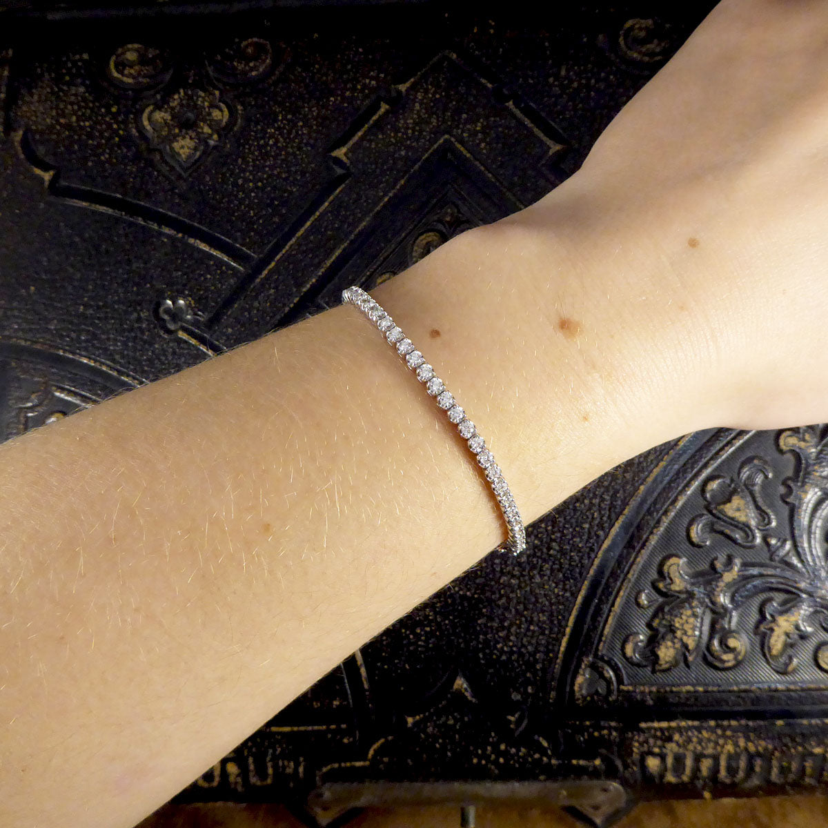 Heavy Quality 2.00ct Round Brilliant Cut Diamond Tennis Bracelet set in Platinum - Wharfedale Antiques