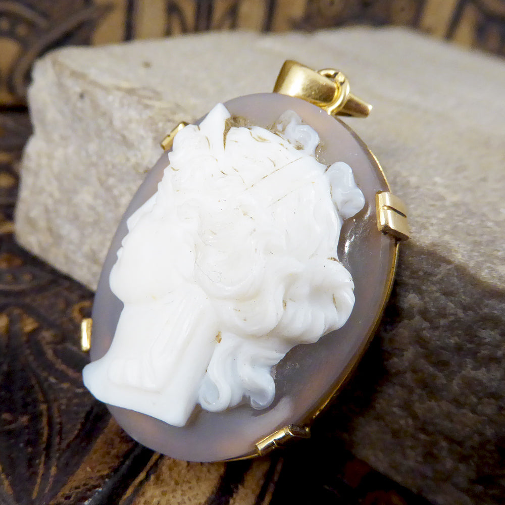 Edwardian French Marked Hard Stone Cameo Pendant in Gold