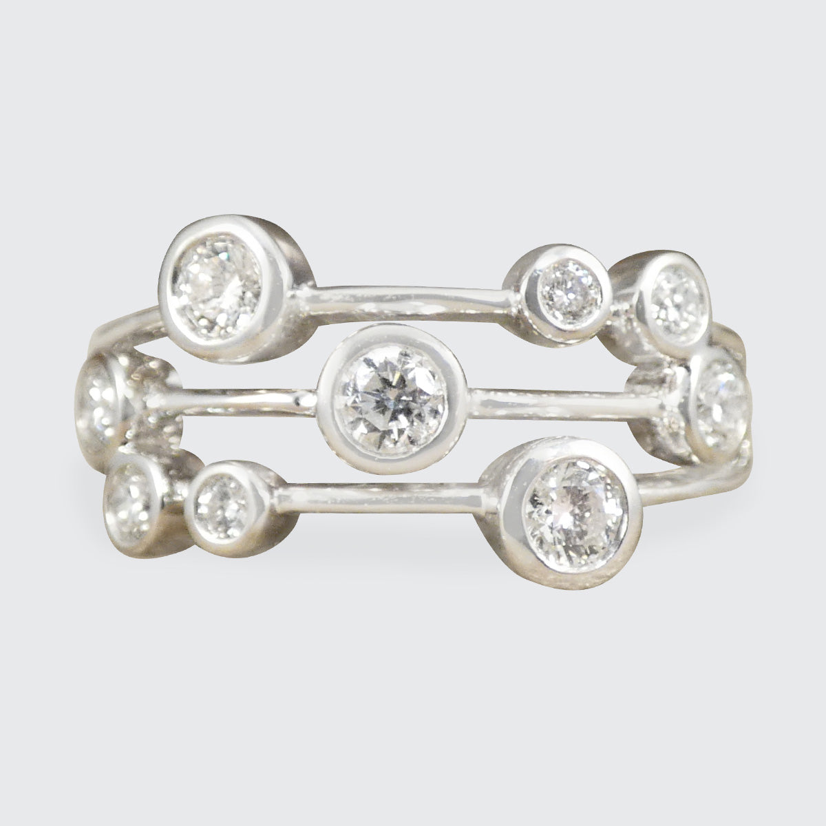 Diamond bubble ring in platinum