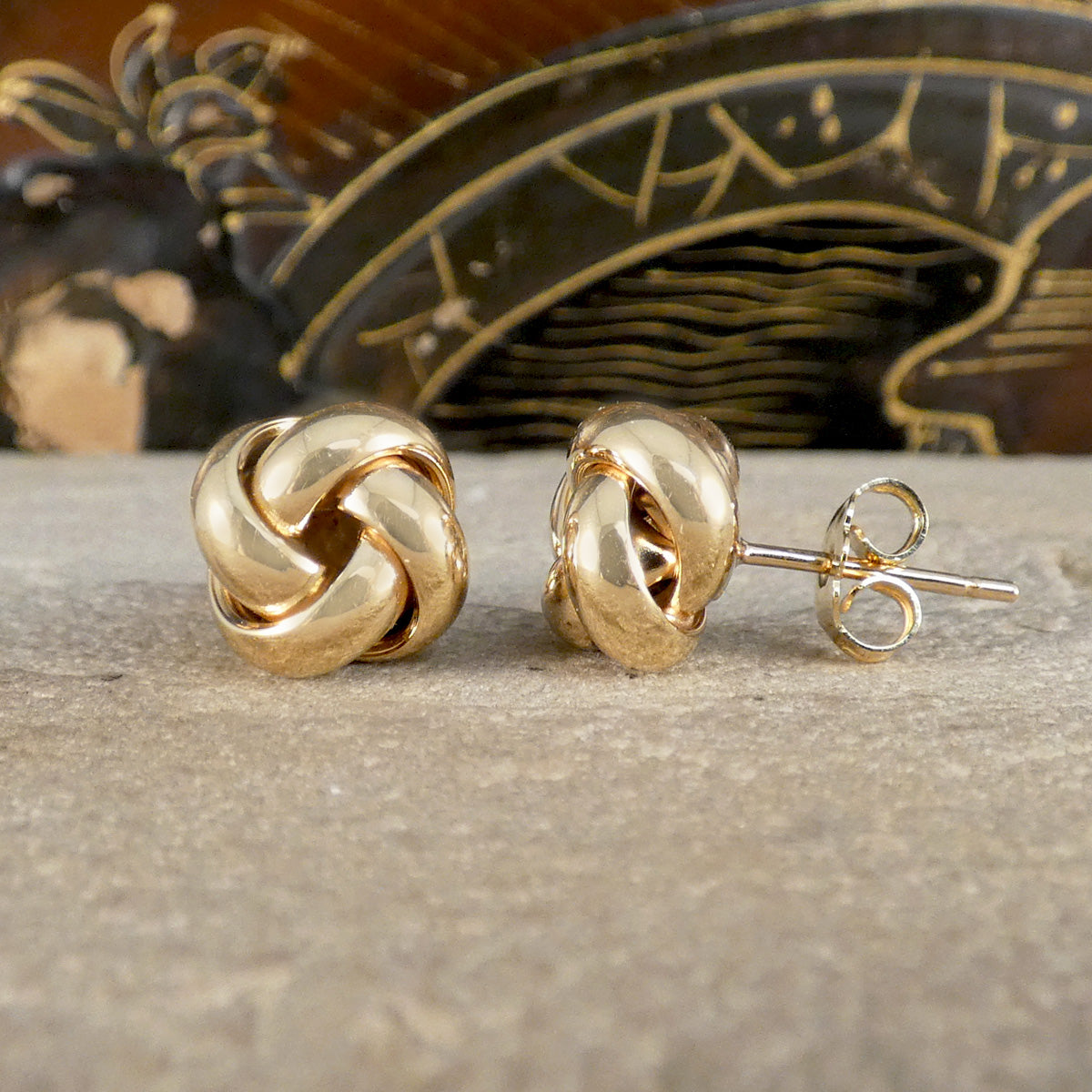 Vintage earrings in 9ct yellow gold