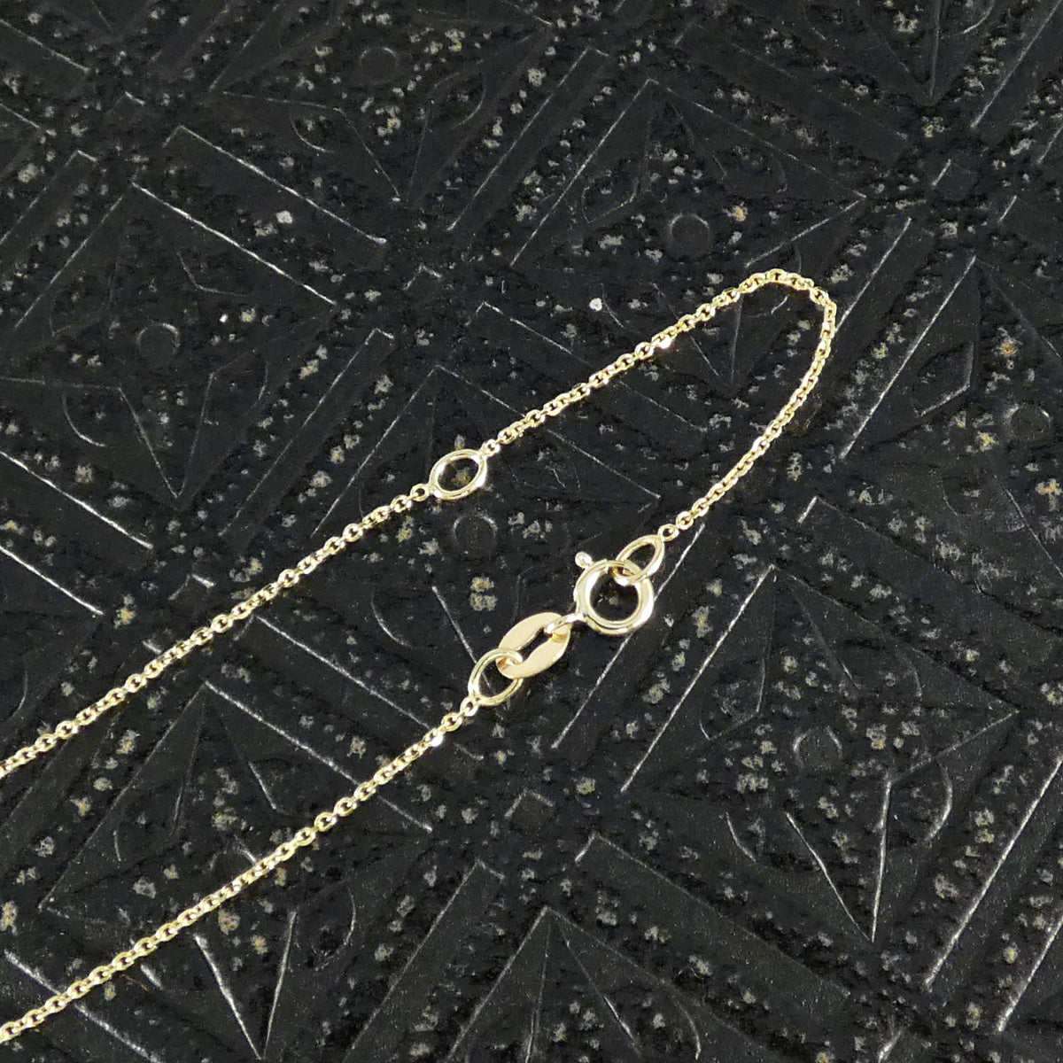 Diamond cut trace chain with two different lengths at 16 and 18" in 9ct yellow gold.