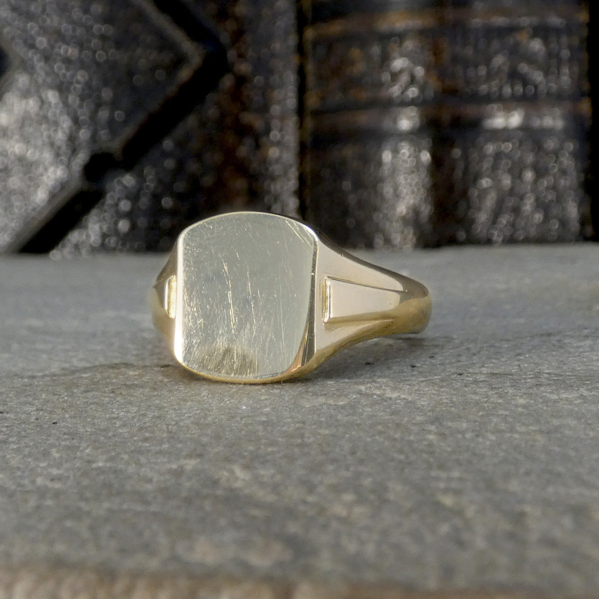 Vintage 18ct Yellow Gold Solid Signet Ring