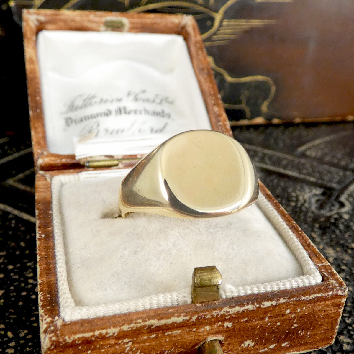 The perfect gift, a Vintage 18ct Yellow Gold signet ring with a polished face.