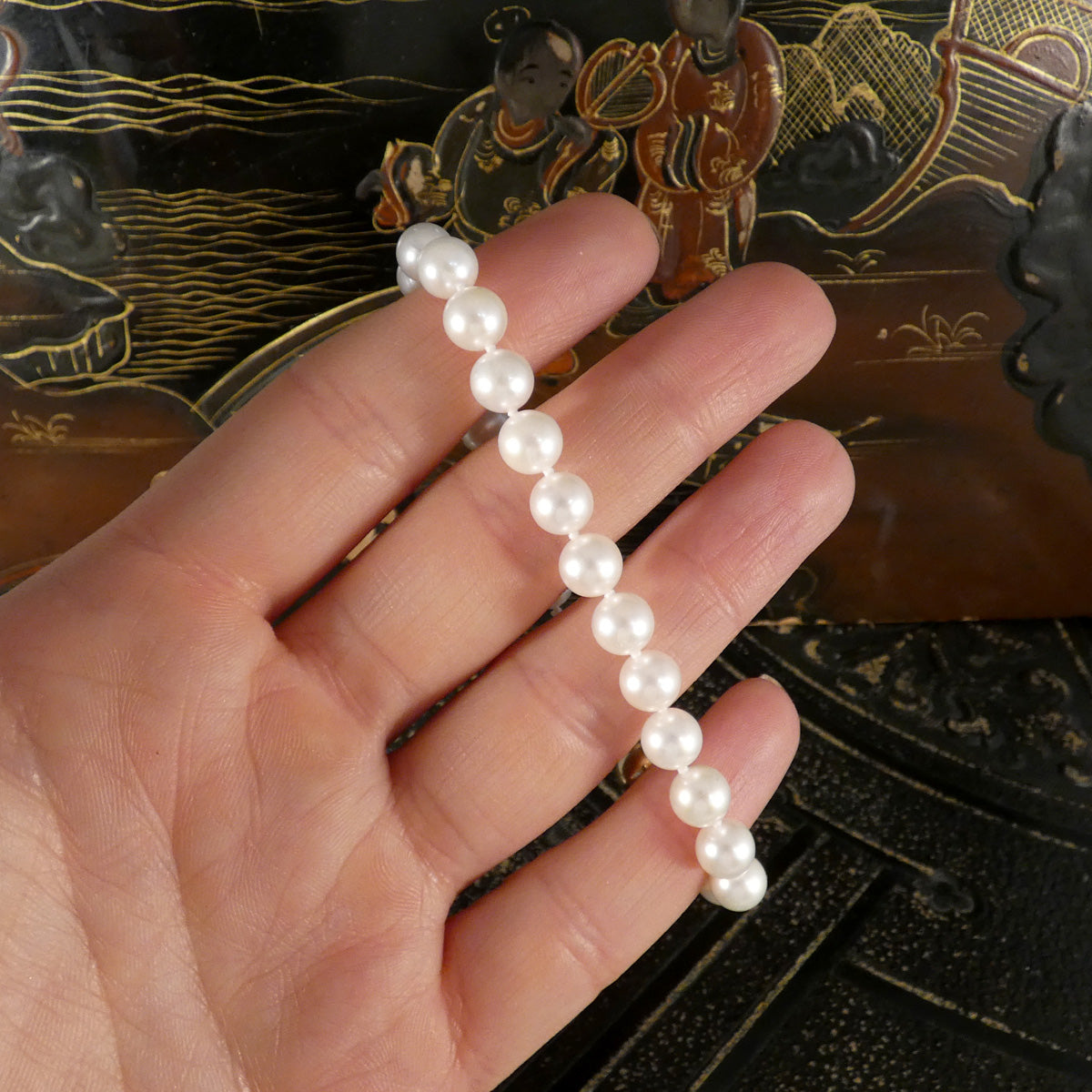 Akoya Cultured White Pearl Bracelet with 9ct Yellow Gold Clasp.