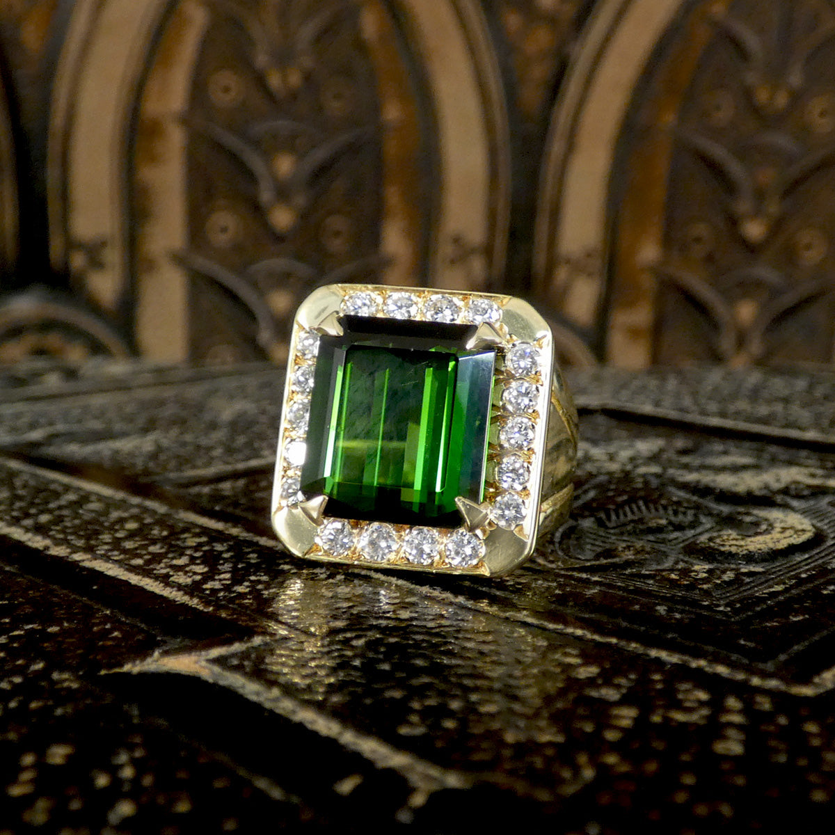 A gorgeous bright and beautiful signet ring in 18ct yellow gold. The perfect gift.