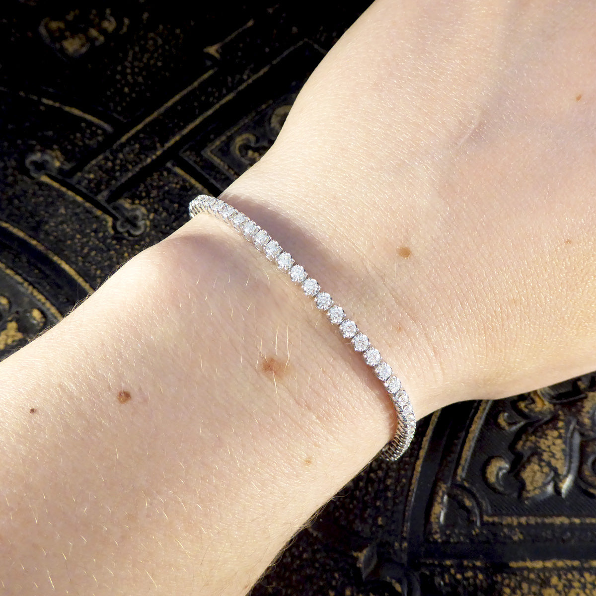 2.00ct Diamond Flexi-Link Tennis Bracelet in 9ct White Gold - Wharfedale Antiques