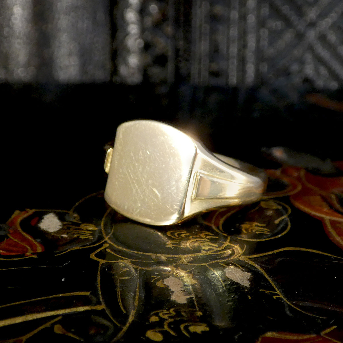 Vintage 18ct Yellow Gold Solid Signet Ring