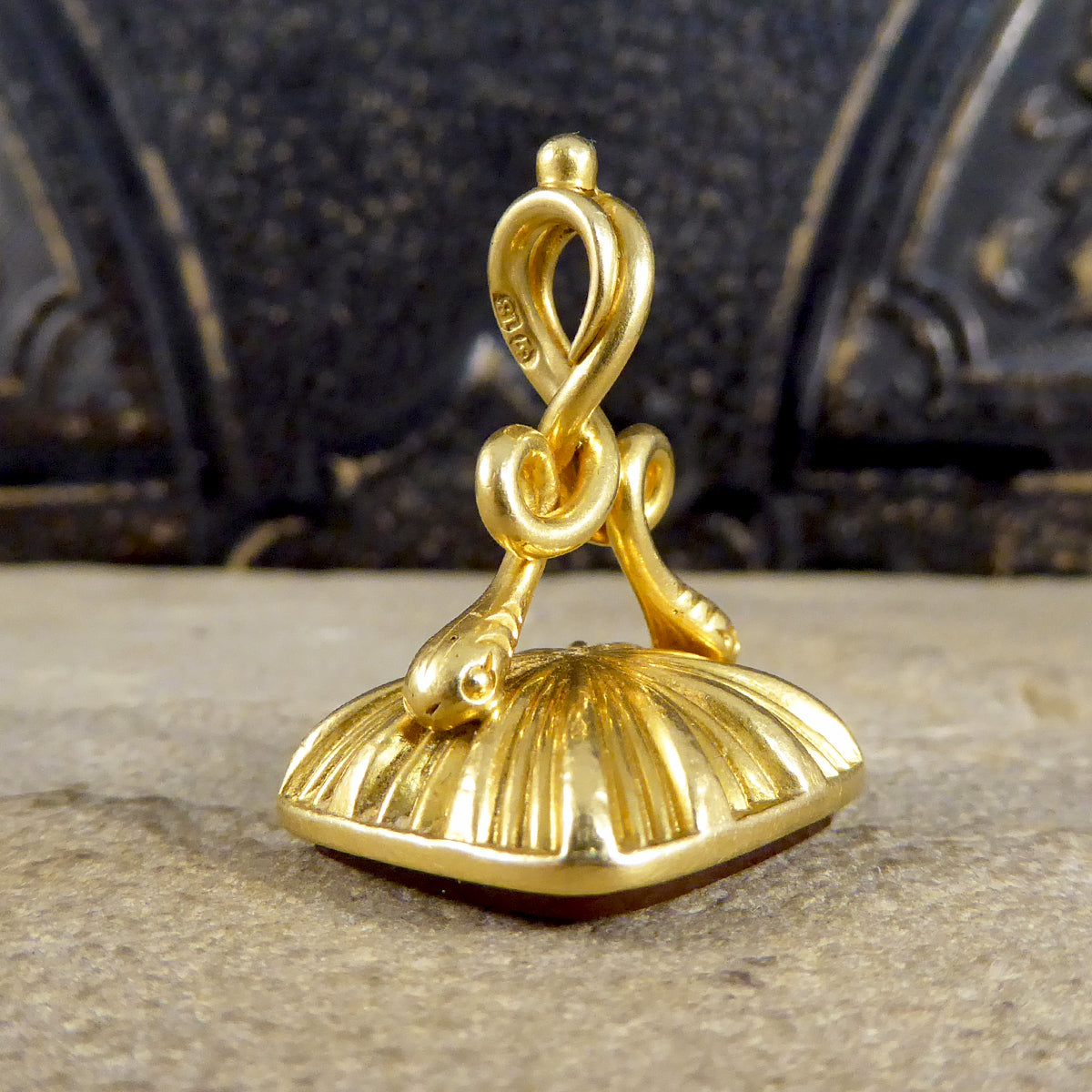 Victorian Antique Agate Fob in 18ct Yellow Gold