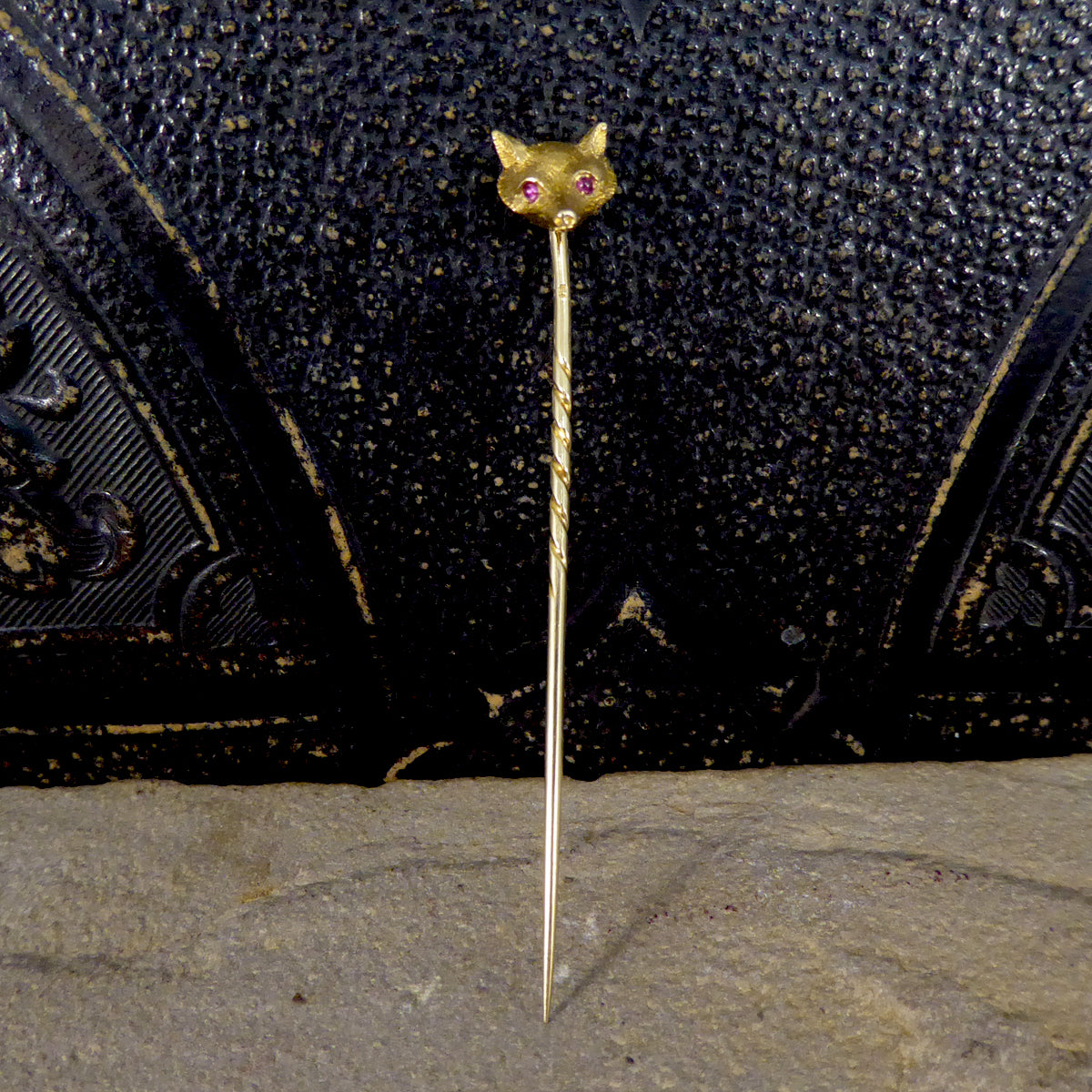 18ct Yellow Gold Edwardian Fox Head 15ct Yellow Gold Pin with Cabochon Ruby set Eyes - Wharfedale Antiques
